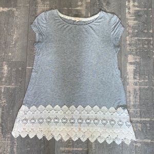 Rewind size medium gray shirt with lace trim